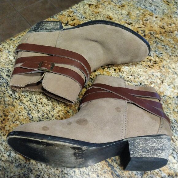 Steve Madden Quesstt Ankle Boots Brown Leather Buckle Strap Detail Women's Sz 9 - Picture 7 of 13